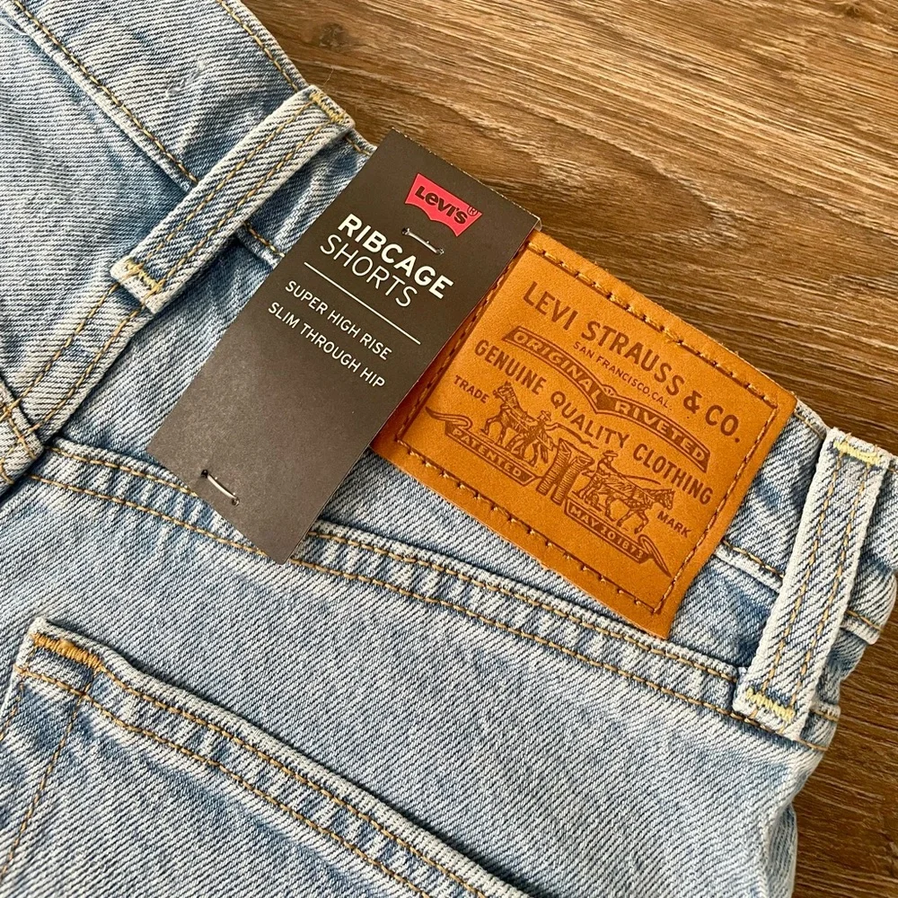 🆕 l e v i ‘ s • button fly ribcage denim shorts - Picture 7 of 11